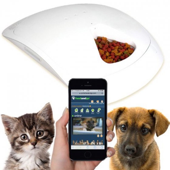 The device for issuing feed with a Wi-Fi camera Feed and Go Smart Peter for iOS/Android White