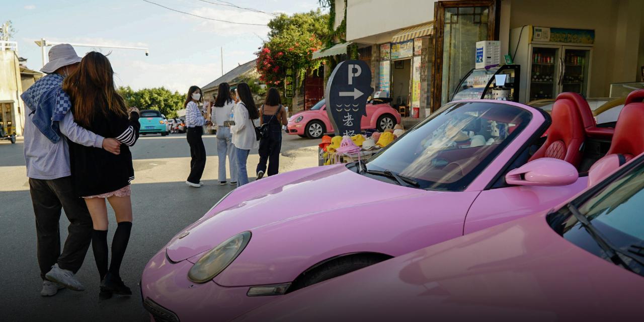 Fashionable sportsmen and bright convertibles. New hobby for tourists in China