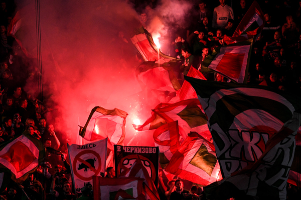 Russian fans massively leave stadiums fans protest against the cruelty of the police: Football: Sport.