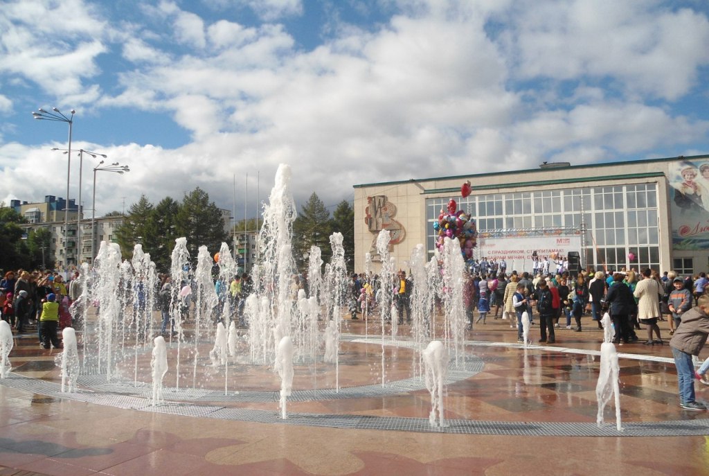 Fountain in front of the Bashdramteater