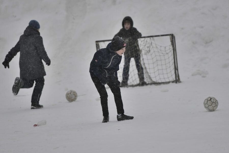 Sports relay races "Football in the snow" – MBU "DK Aprelevka"